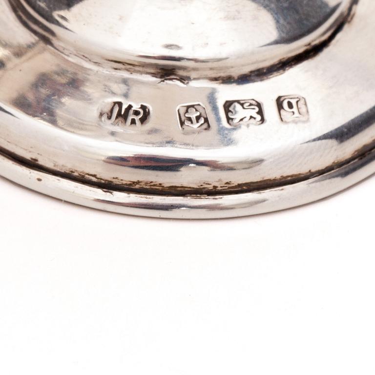 POKALER, 2 st, silver, Henry Wilkinson, London, 1872-73, 275 g och Birmingham, 1915-1916, ca 60 g.