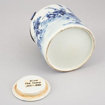 Tekanna, porslin, Kina, Qingdynasti, 1800-talet.