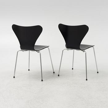 Arne Jacobsen, stolar åtta st. "Sjuan", Fritz Hansen, Danmark, daterade 2005.