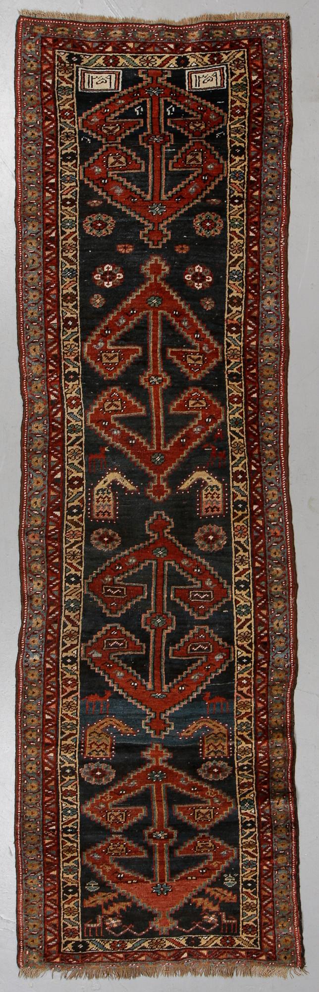 A runner, Sarab, signed, possibly, ca 315 x 90 cm.