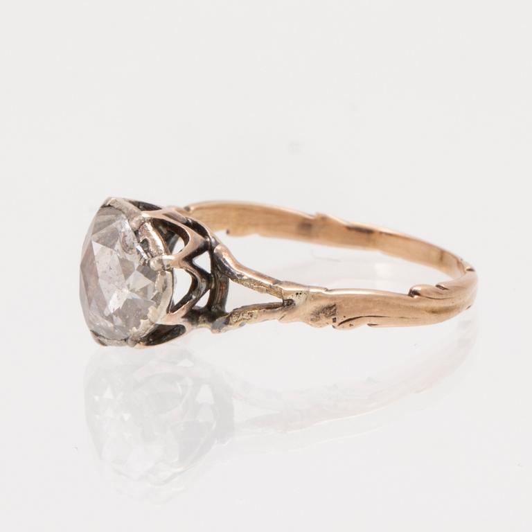 An 8K gold ring set with a rose cut diamond.