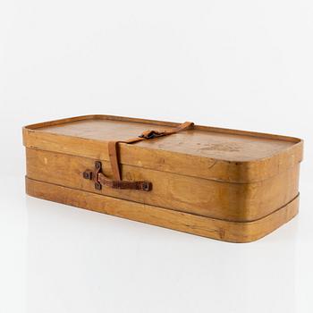 Oy Wilh. Schauman AB, a birch suitcase, Jyväskylä Fanérfabrik 1930's/40's.