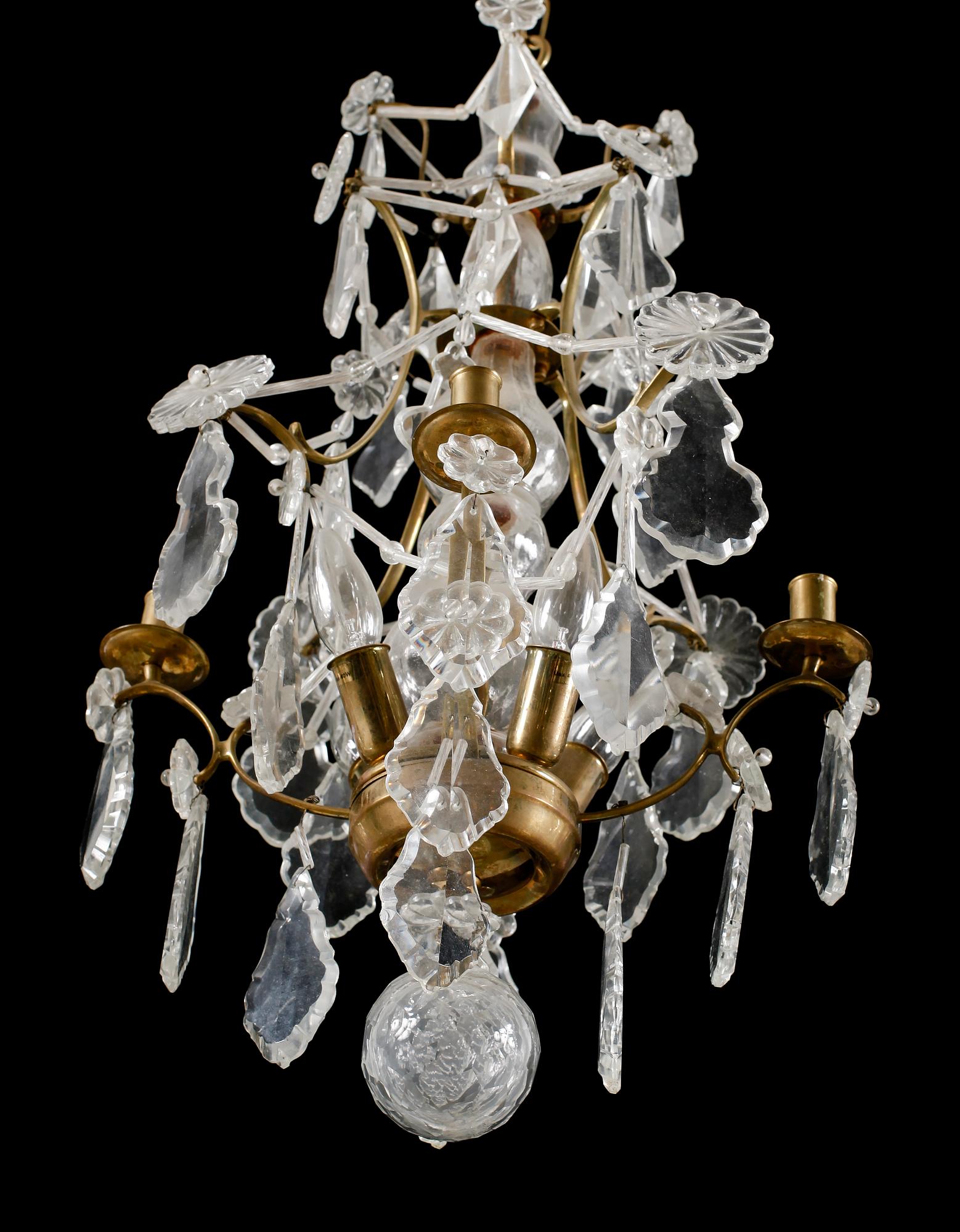 LJUSKRONA, "Sturehov", rokokostil, ur Ikeas 1700-tals serie. Höjd ca 75 cm.