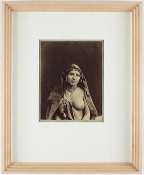 Unknown artist, photograph.