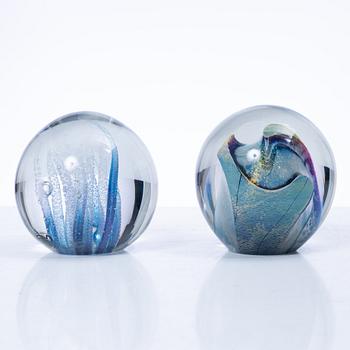 Six glass paperweights, including Robert Eickholt, USA, 1985, & Caithness of Scotland.