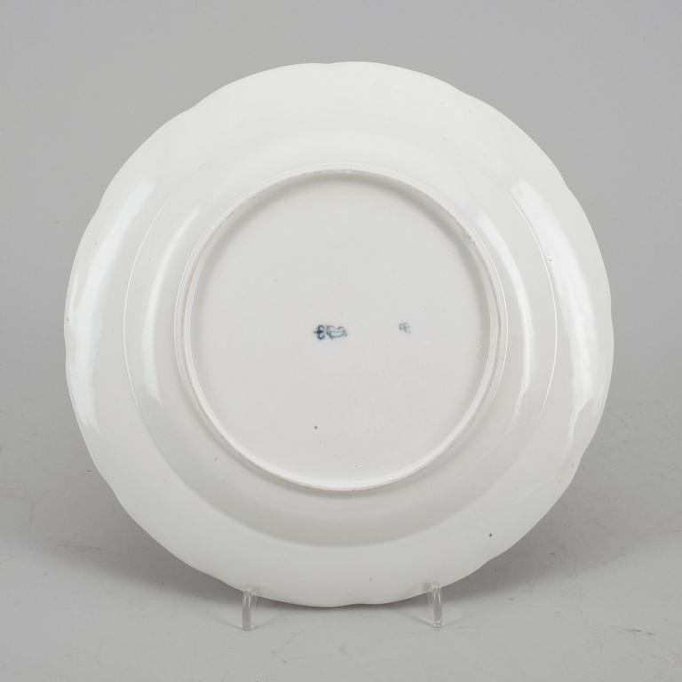 TALLRIK, porslin, Europa, 1700-tal.