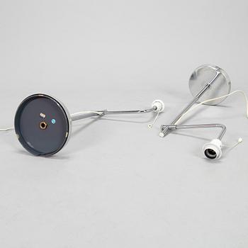 Pöytävalaisinpari malli B-142, Bergboms, 1970/80-luku. Punaiset varjostimet.