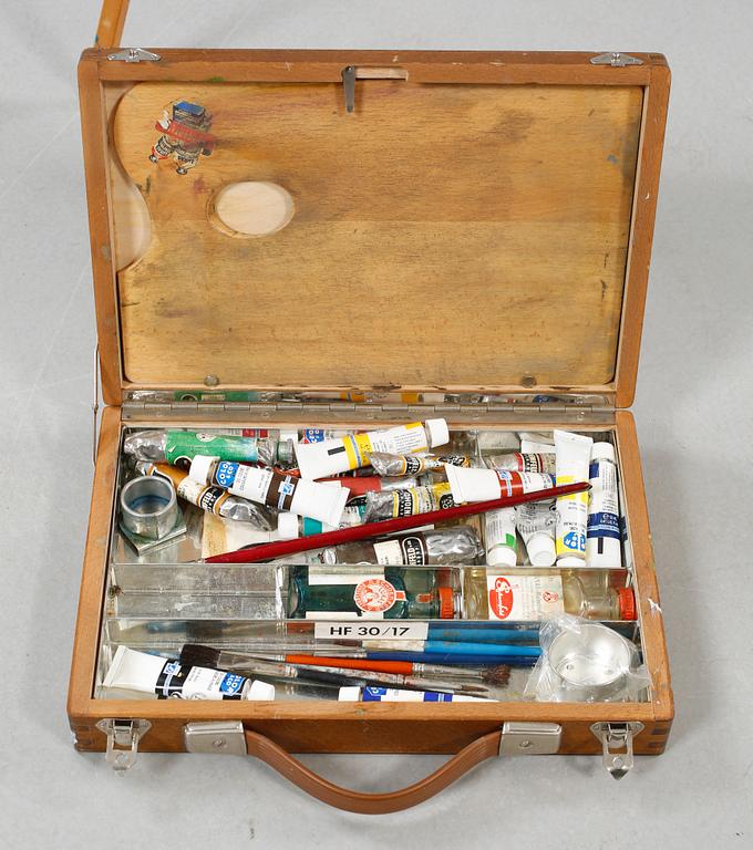 STAFFLIER, 3 st, samt MÅLARLÅDA, bl a Beckers, 1900-talets andra hälft.