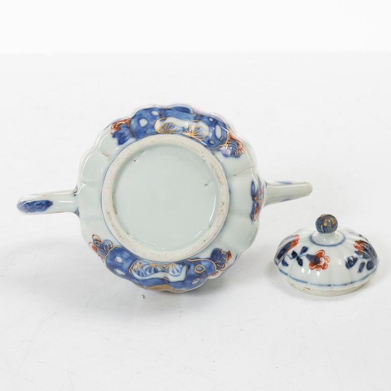 Teapot, porcelain, China, Qing dynasty, Qianlong (1736-96).