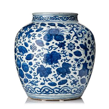 1019. A large blue and white jar, Ming dynasty, Wanli (1572-1620).