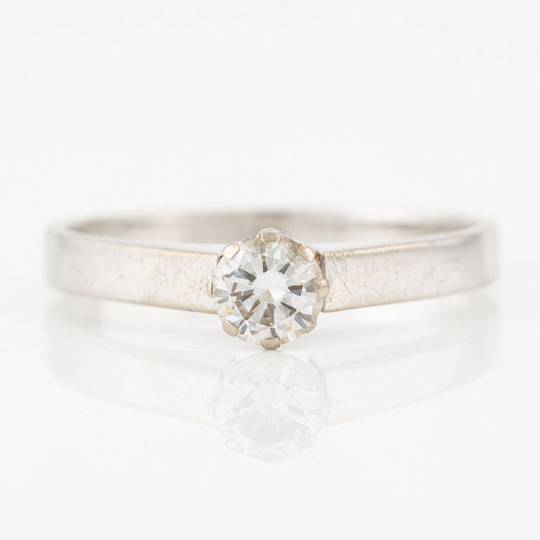 Ring, 18K white gold with brilliant-cut diamond.