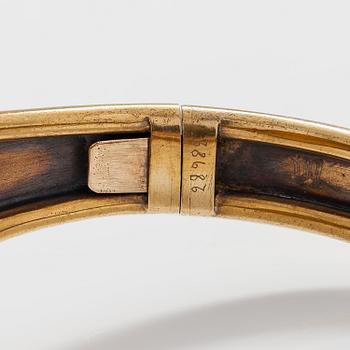 RANNEKORU, 18K kultaa, lasia ja viljelty helmi. 1800-luku.