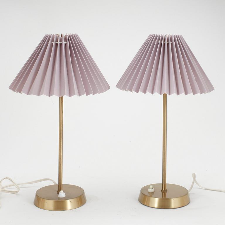 BORDSLAMPOR, ett par, Bergbom, 1900-talets andra hälft.