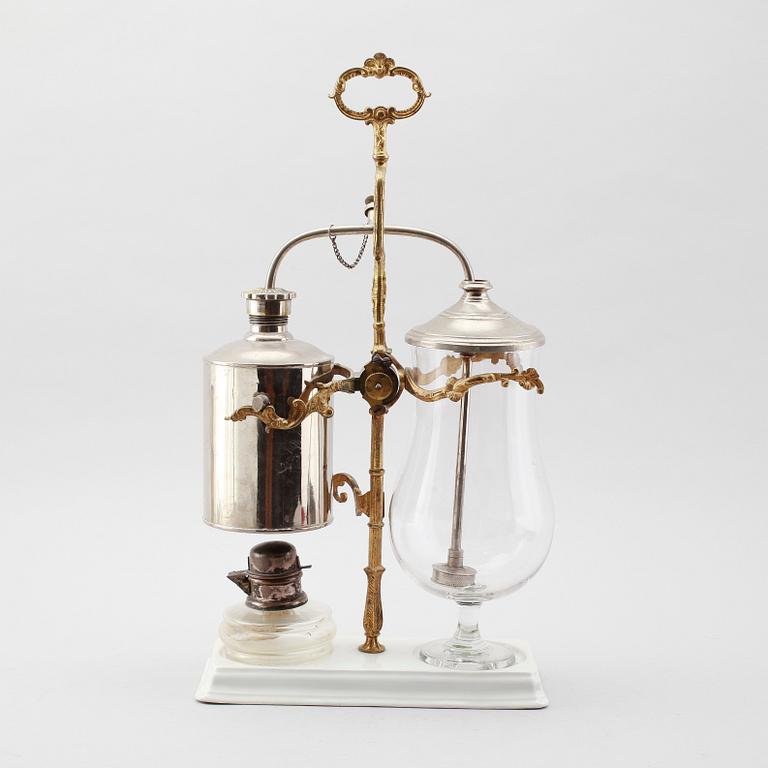 KAFFEPERKOLATOR, porslin, glas och mässing, omkring år 1900.