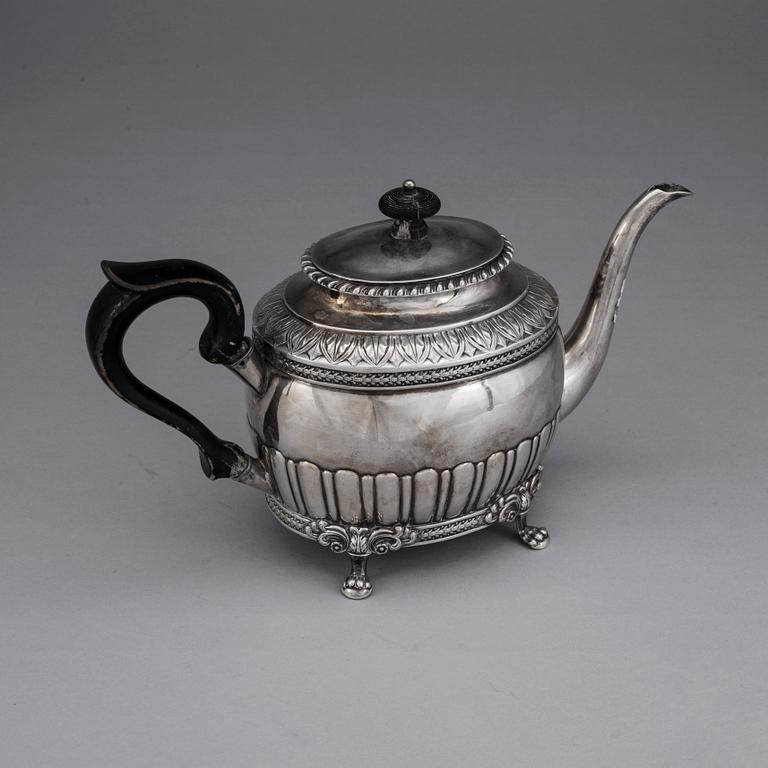 TEKANNA, silver. Empire, Johan Petter Grönvall, Stockholm 1844. Vikt ca 444 gram.