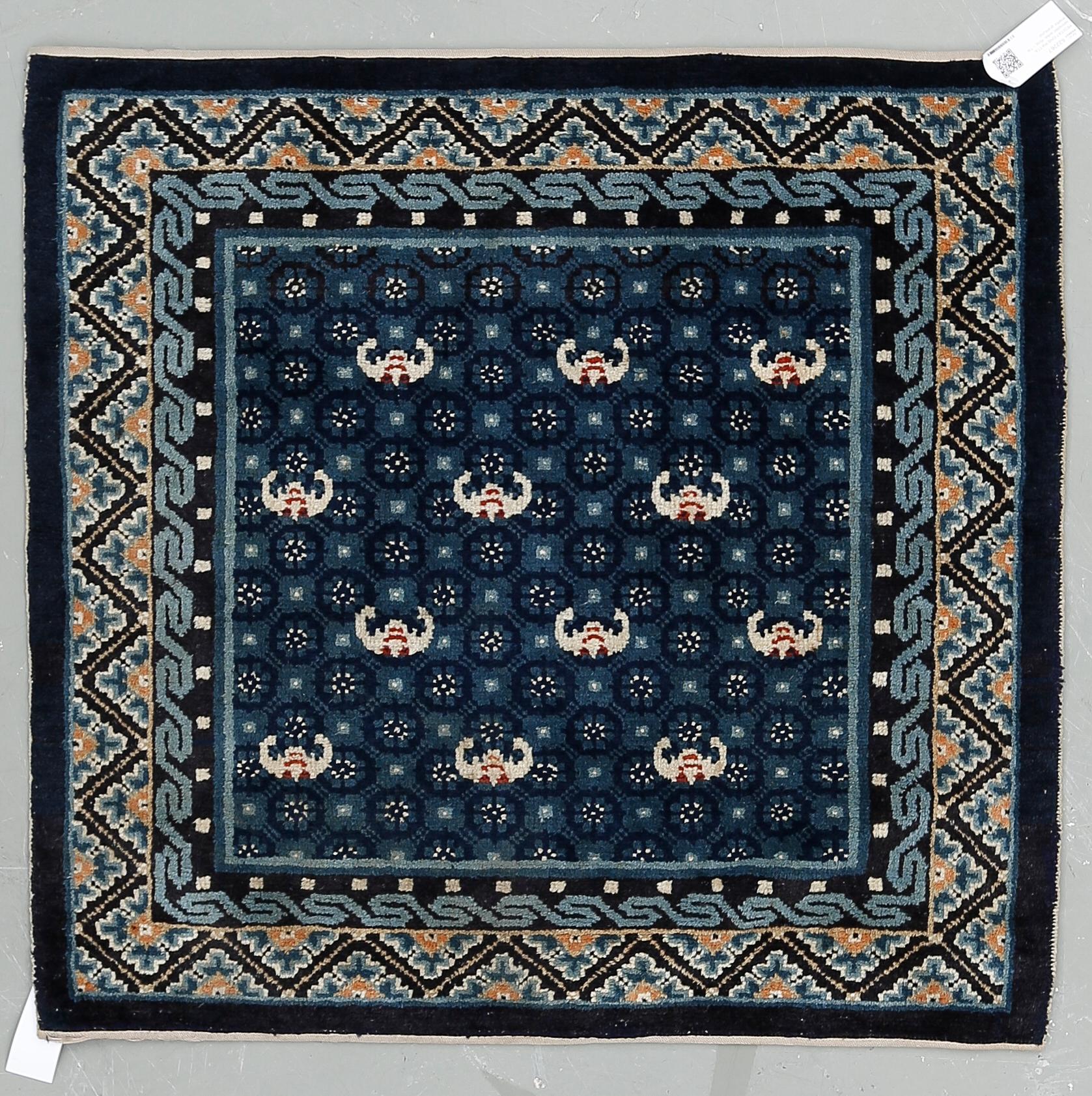 MEDITATIONSMATTA, semiantik, Kina. Ca 97x93 cm.