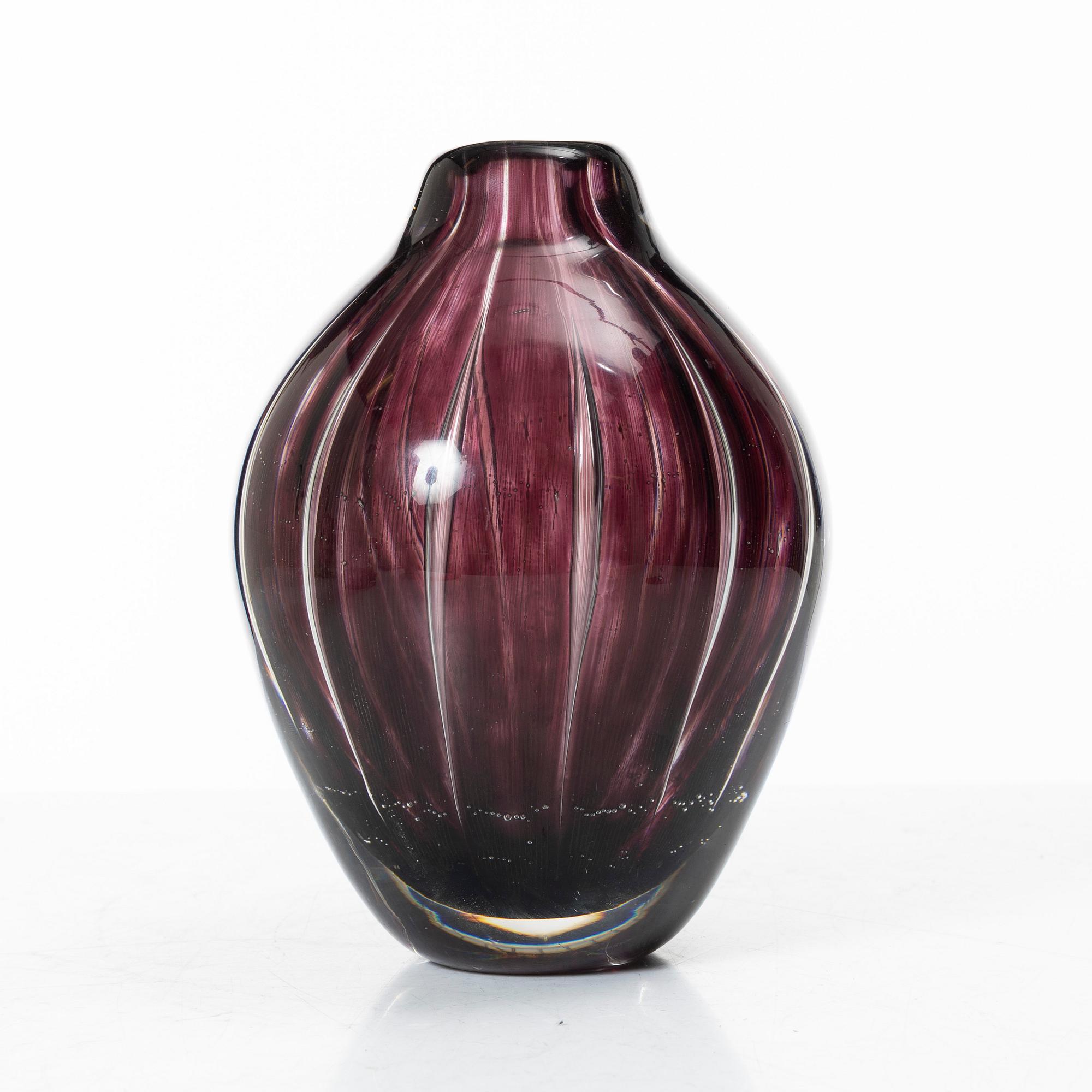 Edvin Öhrström, an ariel glass vase, Orrefors 1950.