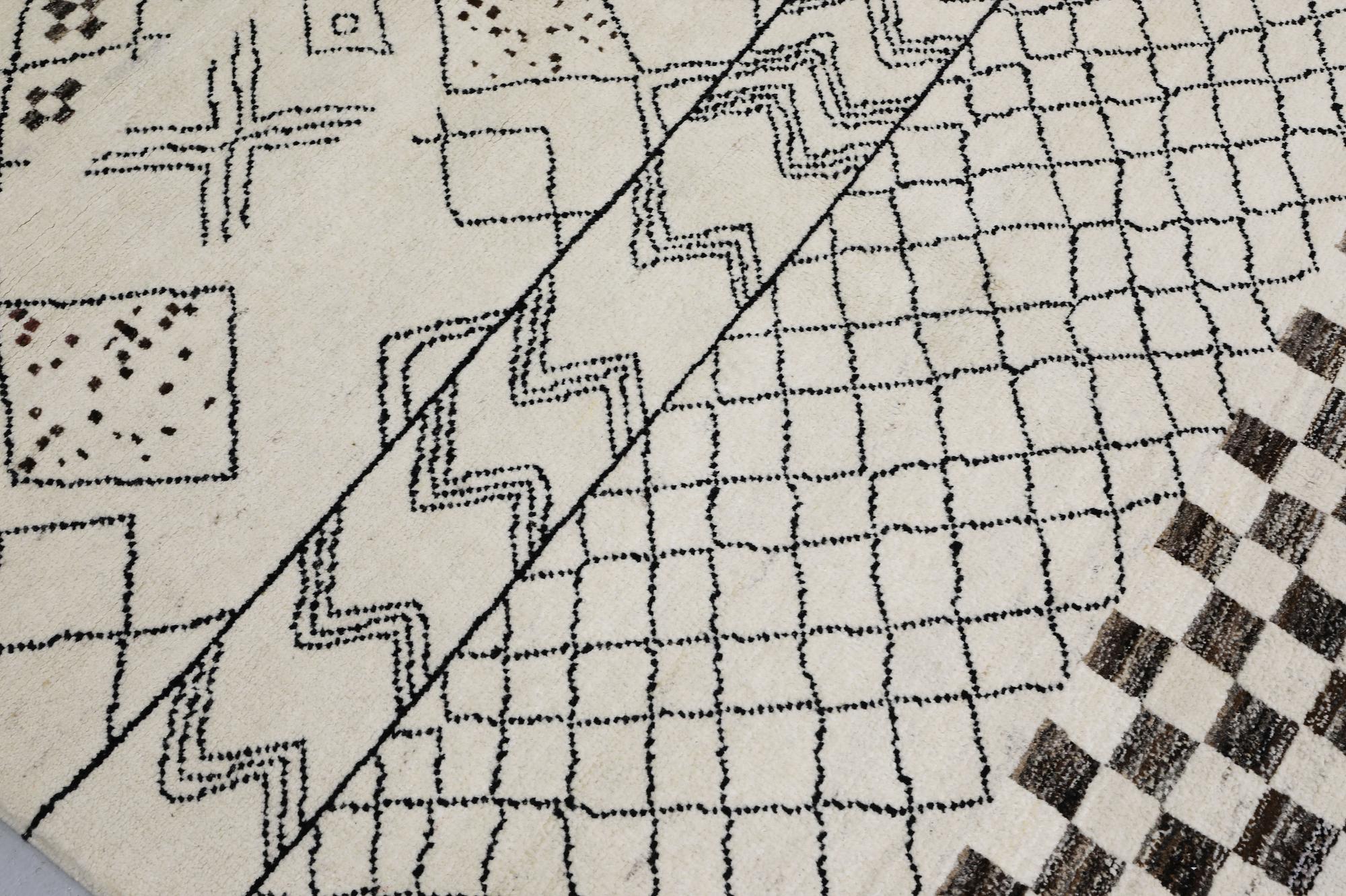 A Moroccan rug, approx. 204 x 152 cm.