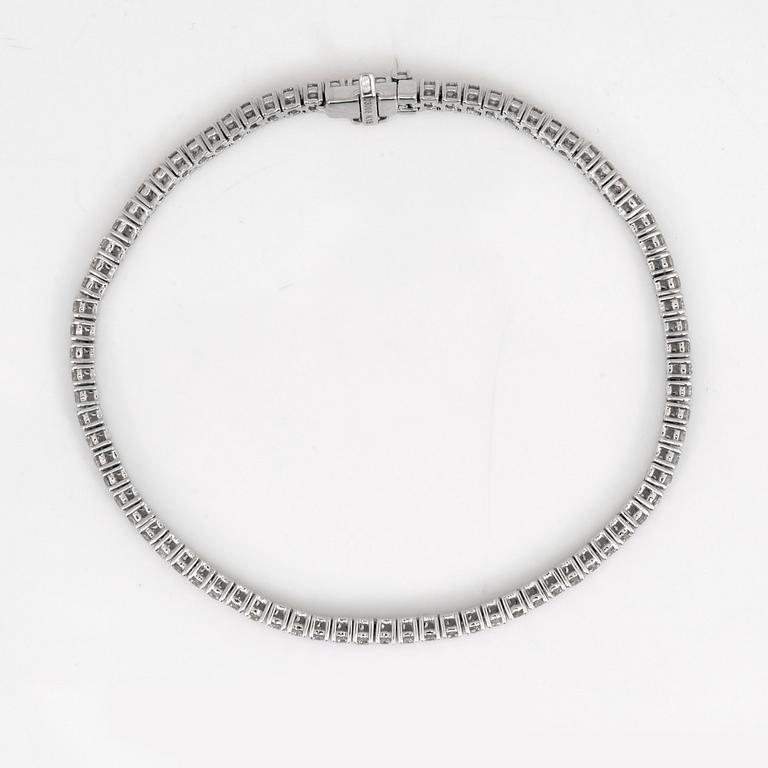 A brilliant-cut diamond bracelet. Total gem-weight 3.01 cts, accordning to engraving.