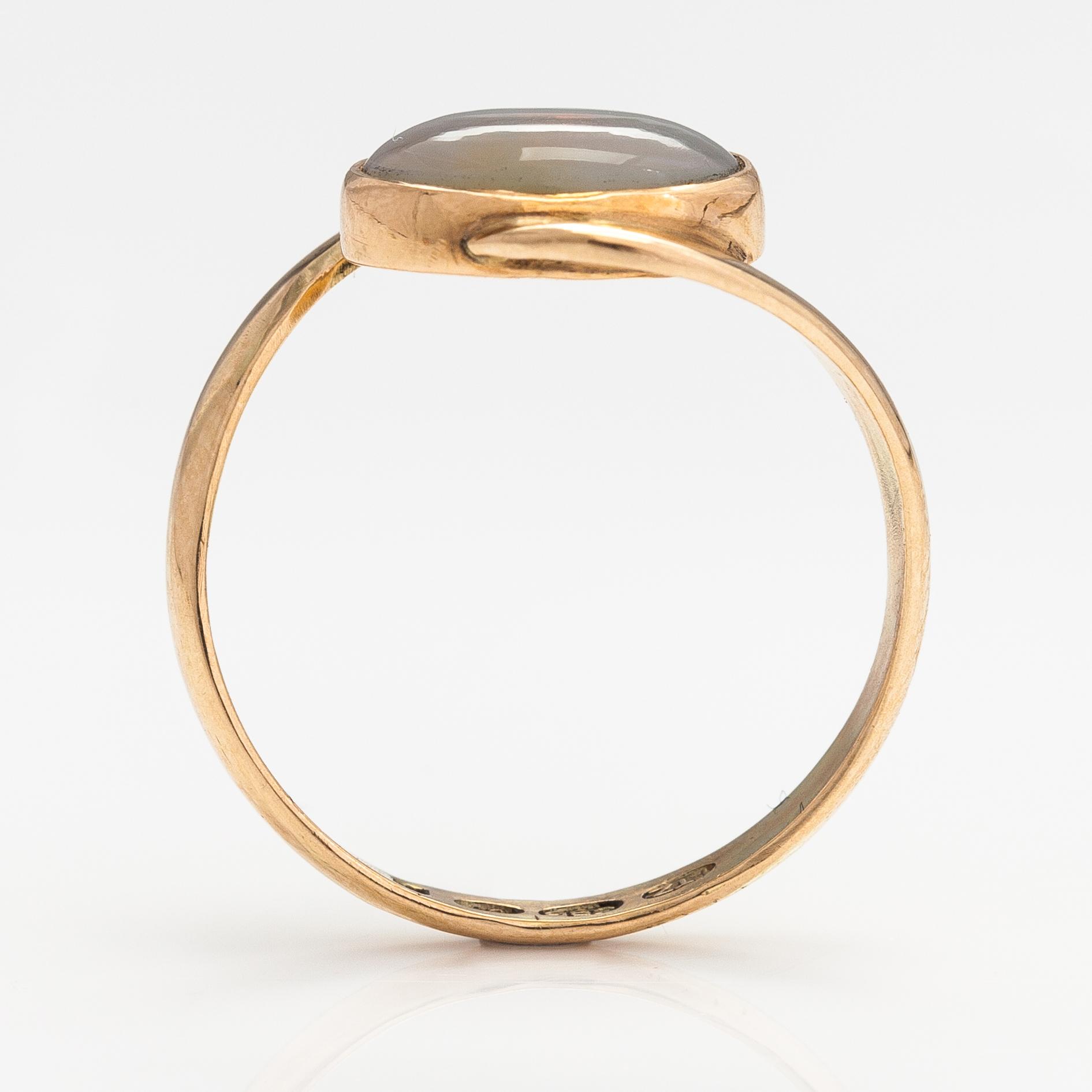 A 14K gold ring with an opal. Lagercrantz Jewellery, Tammisaari 2012.