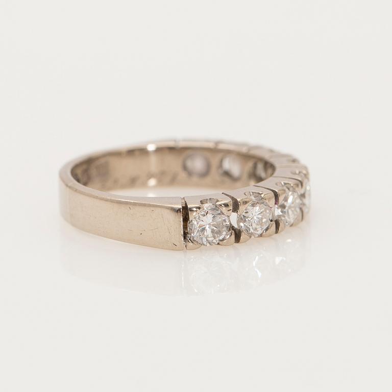 Alliance ring, 18K white gold with brilliant-cut diamonds.