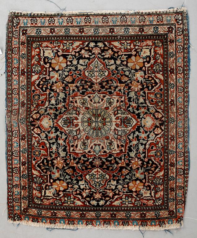 MATTA, semiantik Keshan sk Motachem. Ca 65,5 x 56,5 cm.