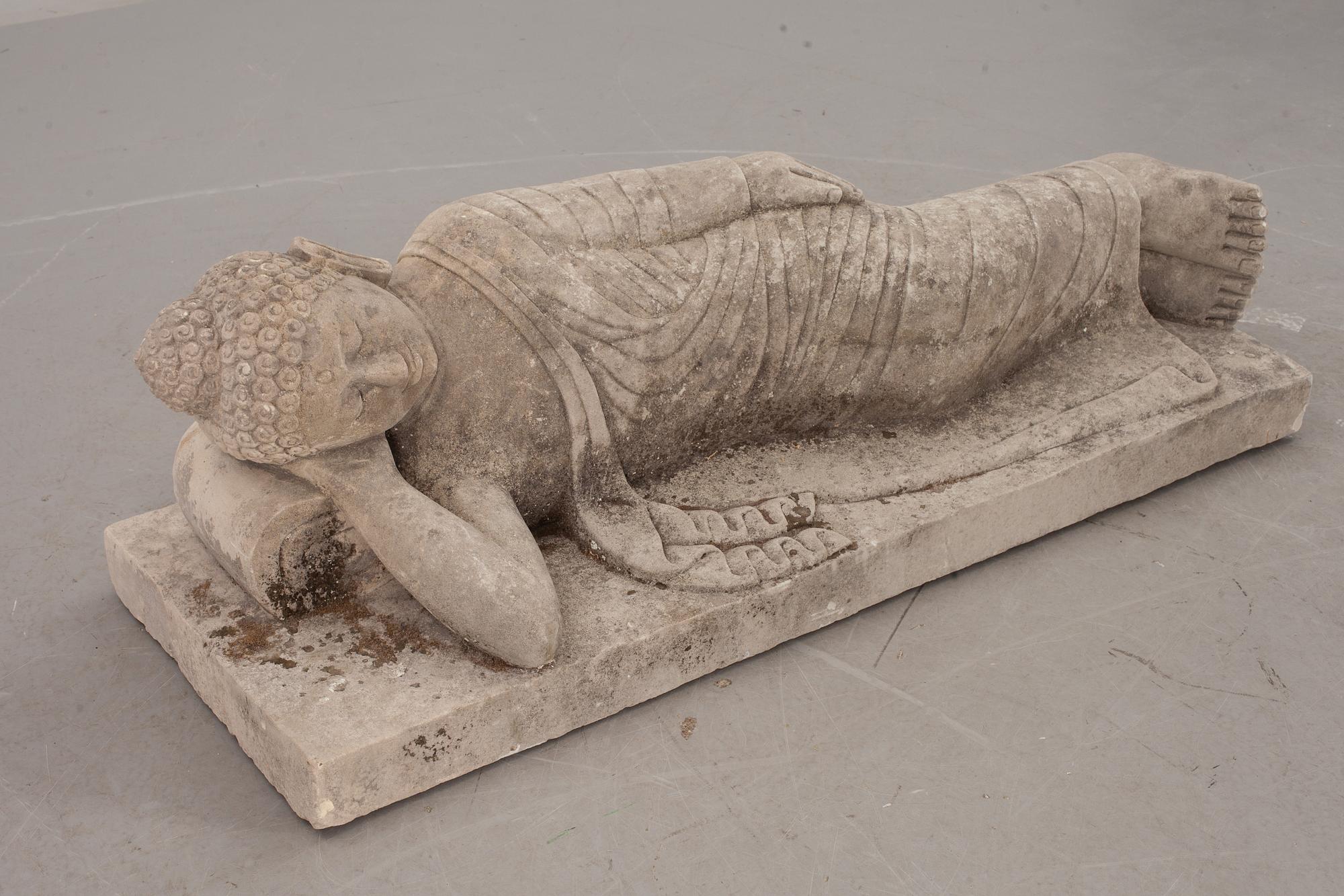 SKULPTUR, liggande Buddha, modern tillverkning, stenmassa.