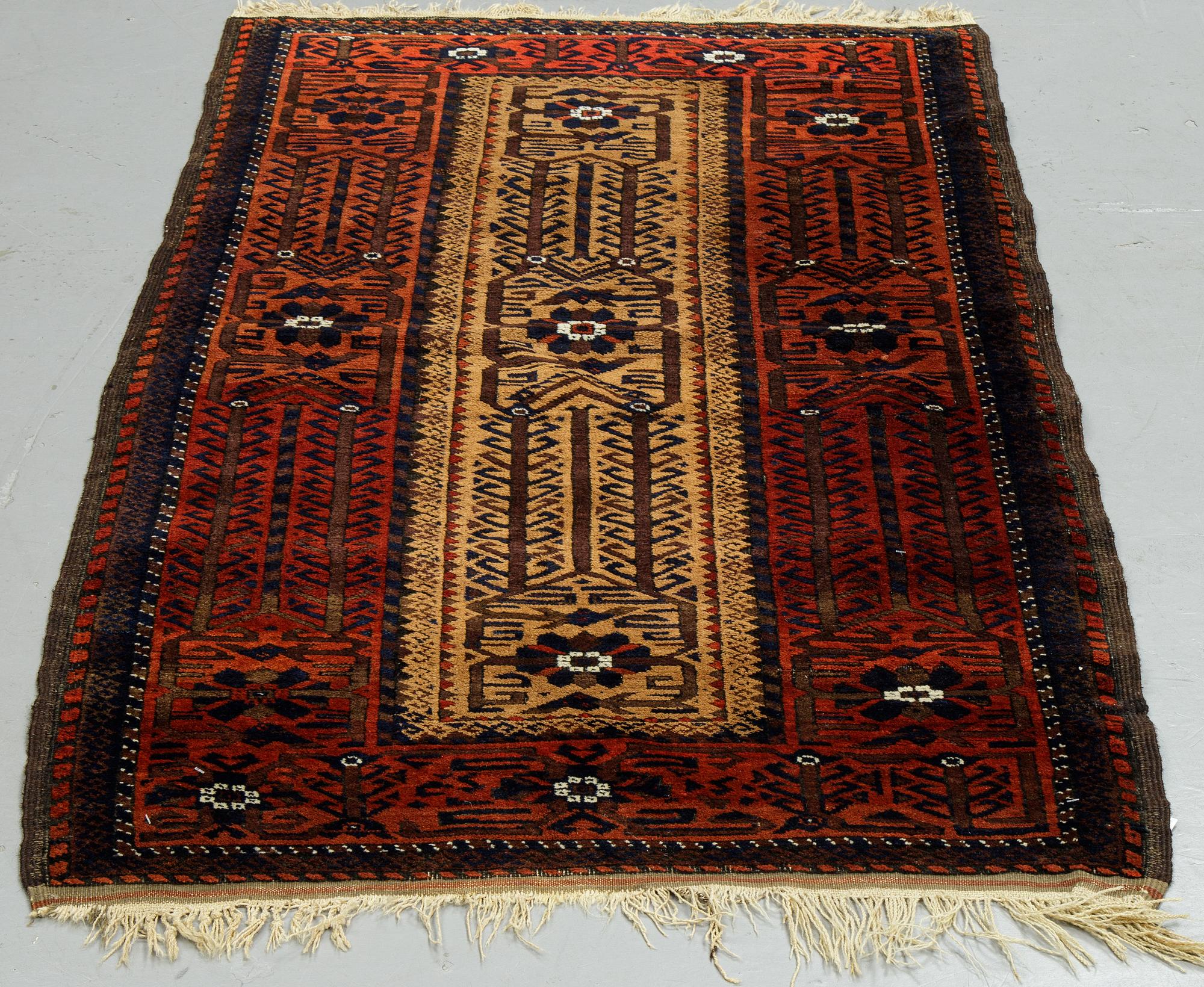 A rug, a semi-antique Baluch, ca 166 x 92 cm.