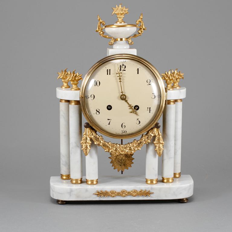 BORDSPENDYL, Louis XVI-stil, Westerstrand, Töreboda, omkring 1900-talets mitt.