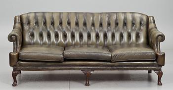 SOFFA, skinn. England, 1900-talets andra hälft.