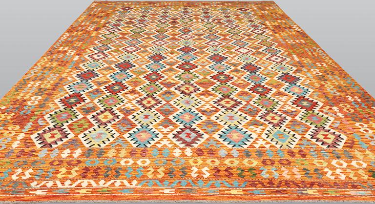 A Kilim carpet, c. 497 x 305 cm.