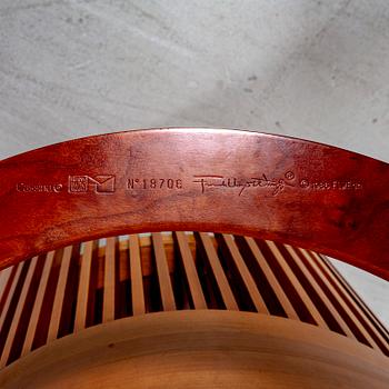 Frank Lloyd Wright, karmstolar, "606 Barrel Taliesin", ett par, för Cassina 1986, Signerade och numrerade 18706 och 1835.