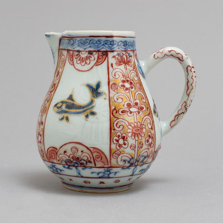 A imari porcelain pot, Qing dynasty, early 18th century.