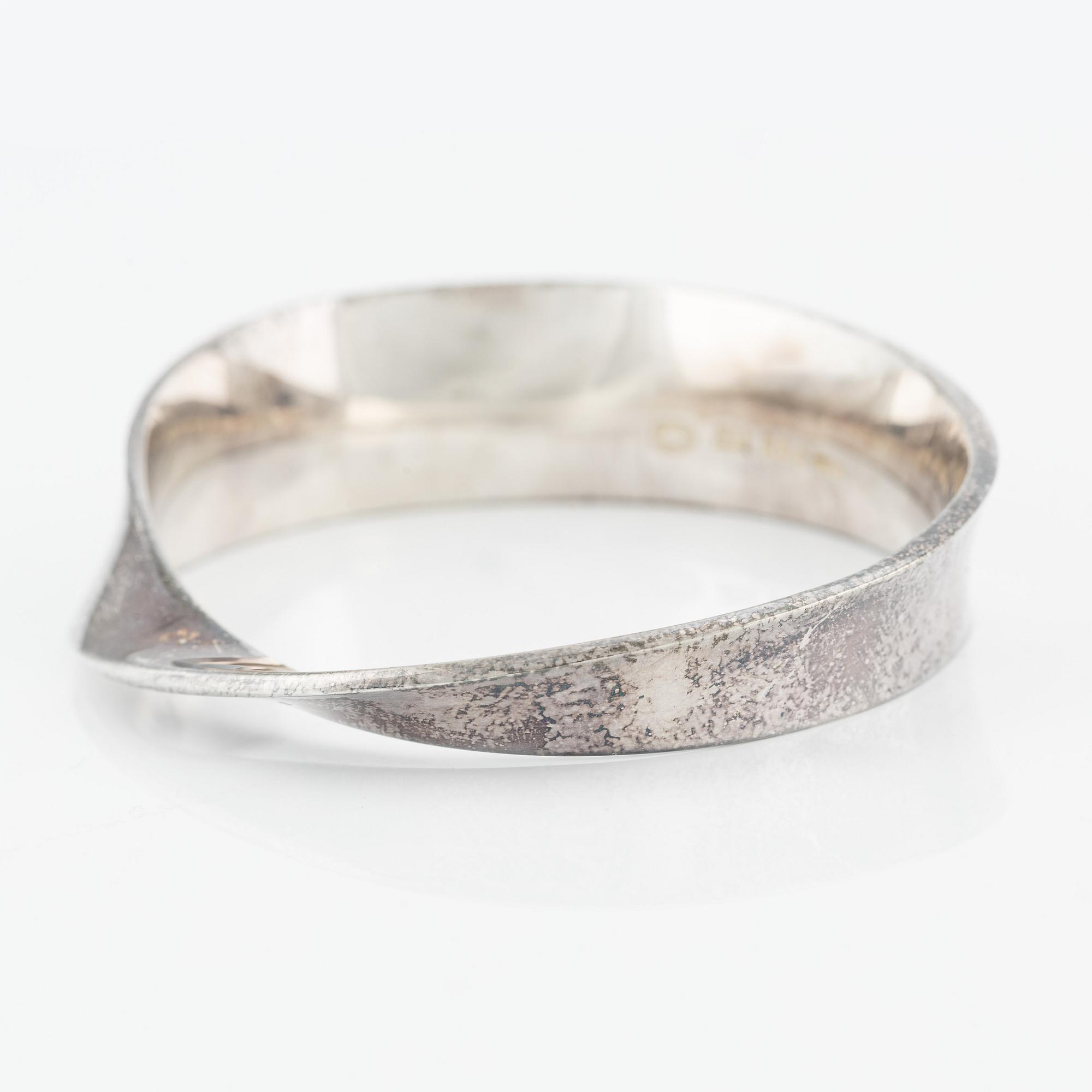 Vivianna Torun Bülow-Hübe, Bangle "Möbius, sterling silver, for Georg Jensen".