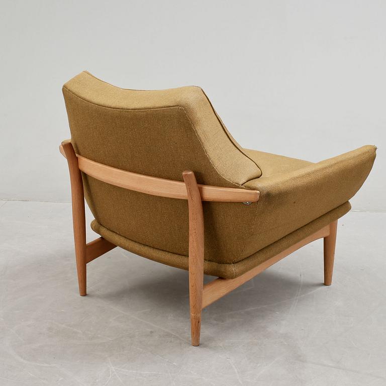 JOHANNES ANDERSEN, 3 delar, Fåtölj, Soffa och bord, Trensum Möbelfabrik, 1960-tal. Soffa etikettmärkt undertill.