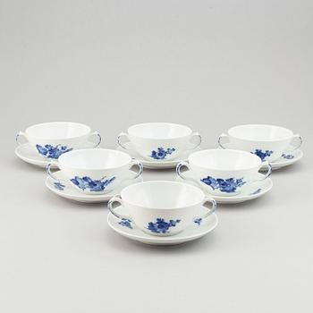 Royal Copenhagen, a part 'Blå Blomst' dinner service, Denmark (41 pieces).