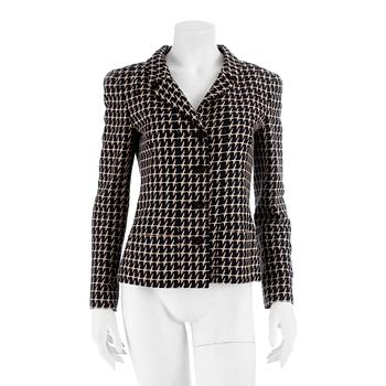 696. CHANEL, a blue and beige jacket, spring 2011. Size 38.