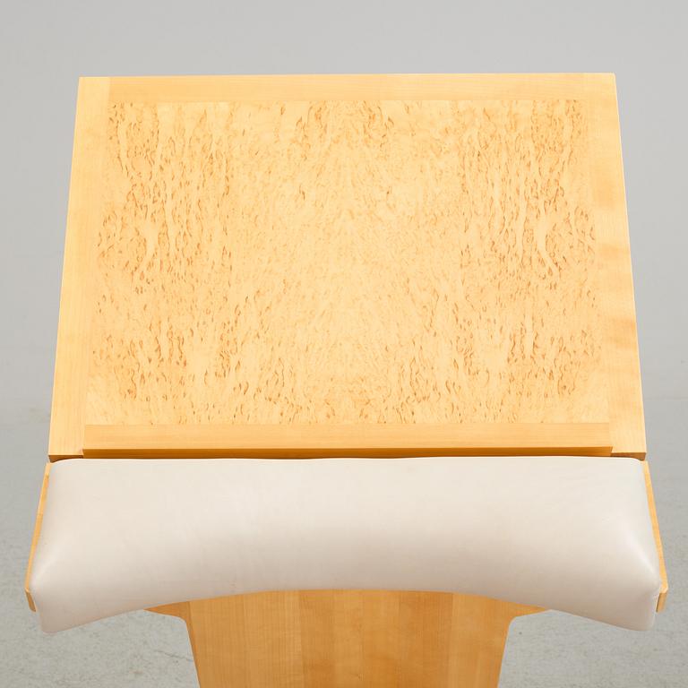 a "plugghästen" chair by Peter Lind.