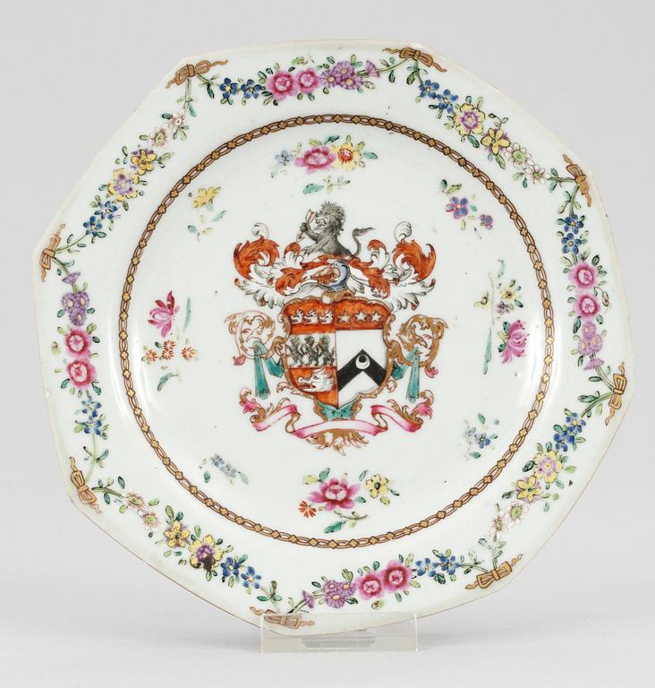 ASSIETTE, porslin. Qing dynastin Qianlong (1736-95).