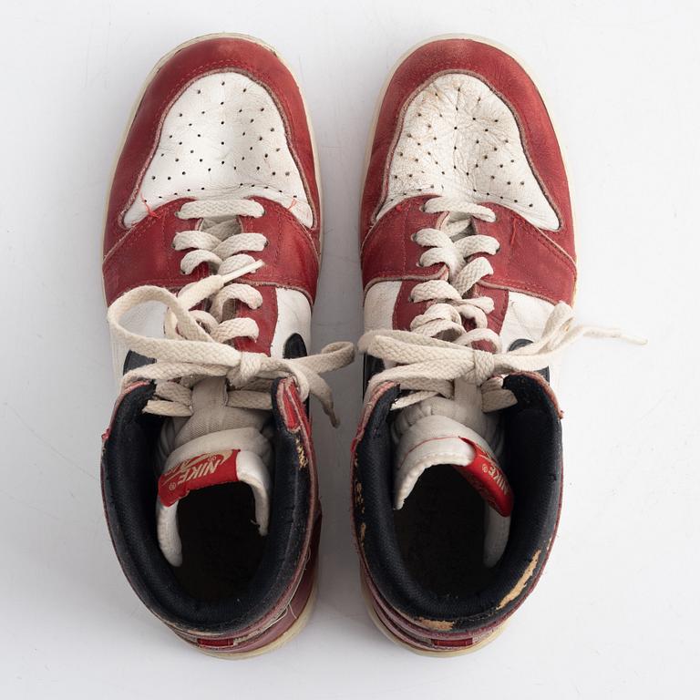Sneakers, "Air Jordan 1 Chicago", Nike, 1985.