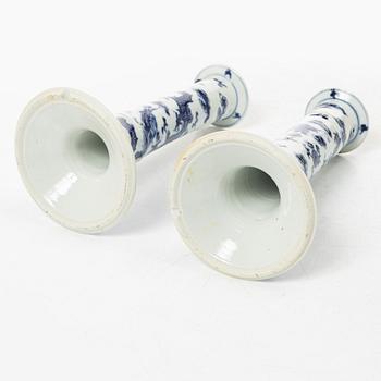 Ljusstakar, ett par, porslin, Kina, 1900-tal.