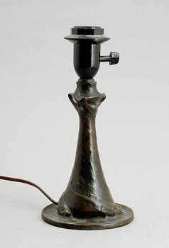 BORDSLAMPA, brons, signerad G. Backlund, sannolikt G Backlund & Hugo Elmqvist, Stockholm, jugend, tidigt 1900-tal.