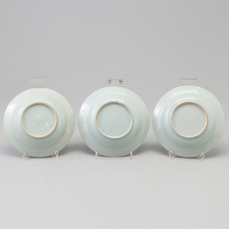 A set of three blue and white dessert dishes, Qing dynasty, Qianlong (1736-95).