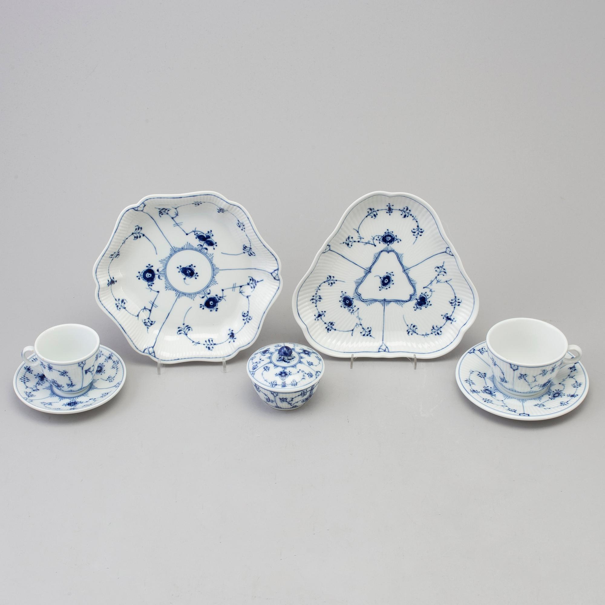 ROYAL COPENHAGEN, te- och kaffeservis, 26 delar, porslin, "Musselmalet Riflet", Danmark.