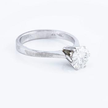 RING med briljantslipad diamant ca 1.34 ct, importstämplad.