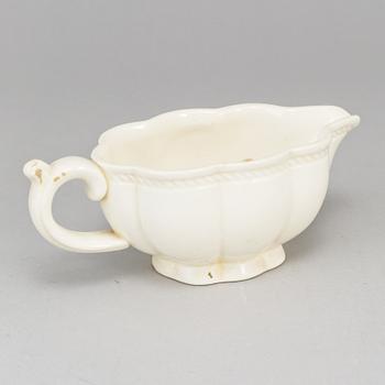 FAT, flintgods. Rörstrand, 1700-talets slut, samt SÅSSNIPA, troligen 1800-tal.