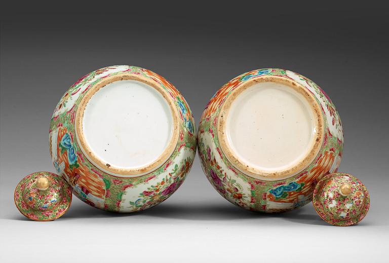 A pair of famille rose Canton vases with covers, Qing dynasty, 19th Century.