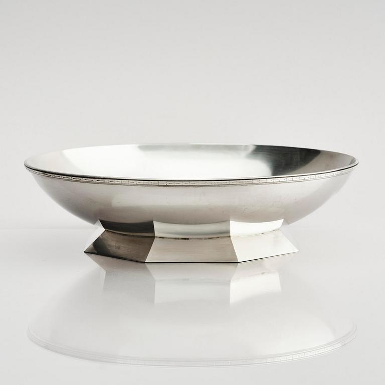 Wiwen Nilsson, skål, sterling silver, "Kungaskålen", Lund 1934.