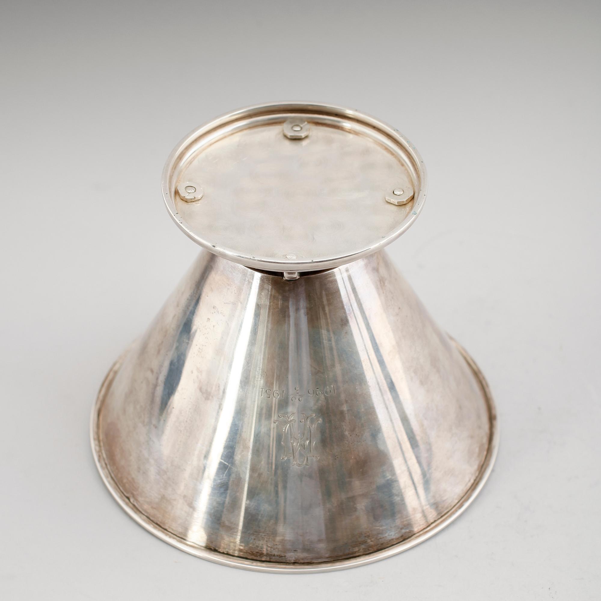 SKÅL, silver, CG Hallberg, Stockholm 1930. Vikt ca 259 gram.