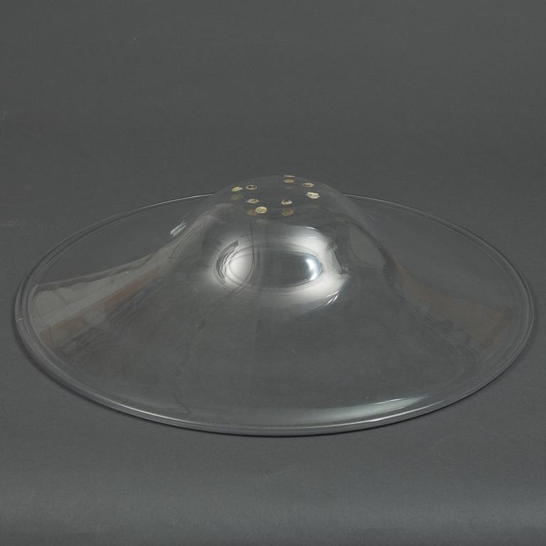 Hanne Dreutler & Arthur Zirnsack, "Äpple-Plommon-fat  nr 1", med åtta frukter i glas, Studio Åhus, 1988.